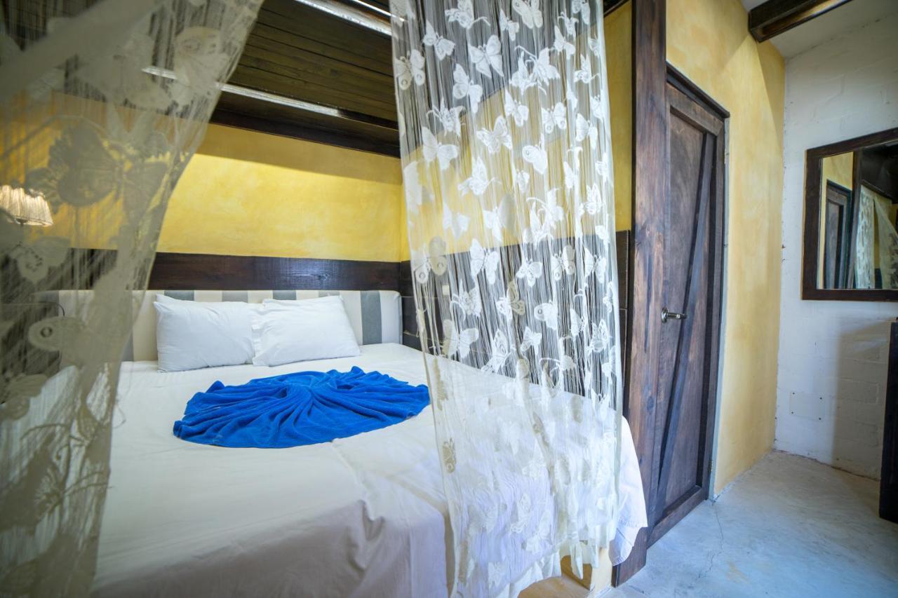 Capri House 3*