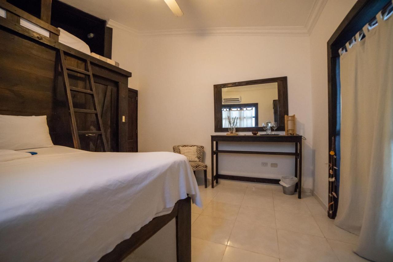 Capri House 3*